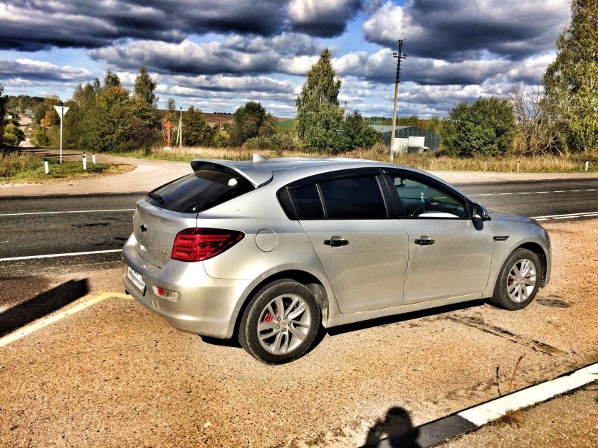 Chevrolet Cruze Hatchback серебристый