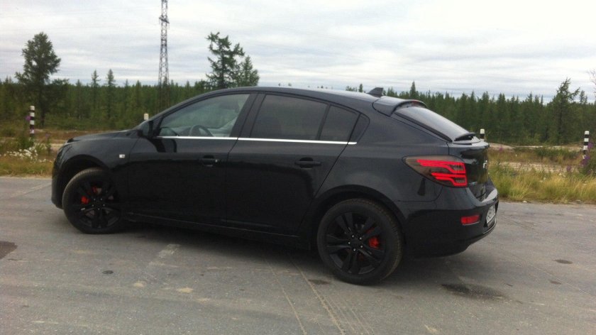 Шевроле Круз хэтчбек черный