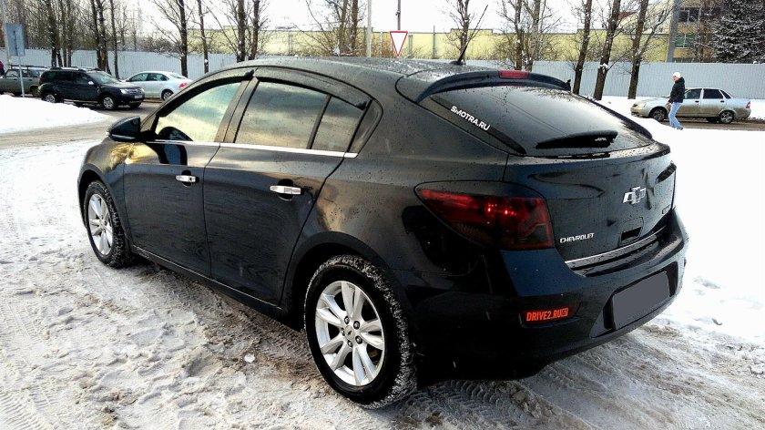 Шевроле Круз хэтчбек 2012 черный