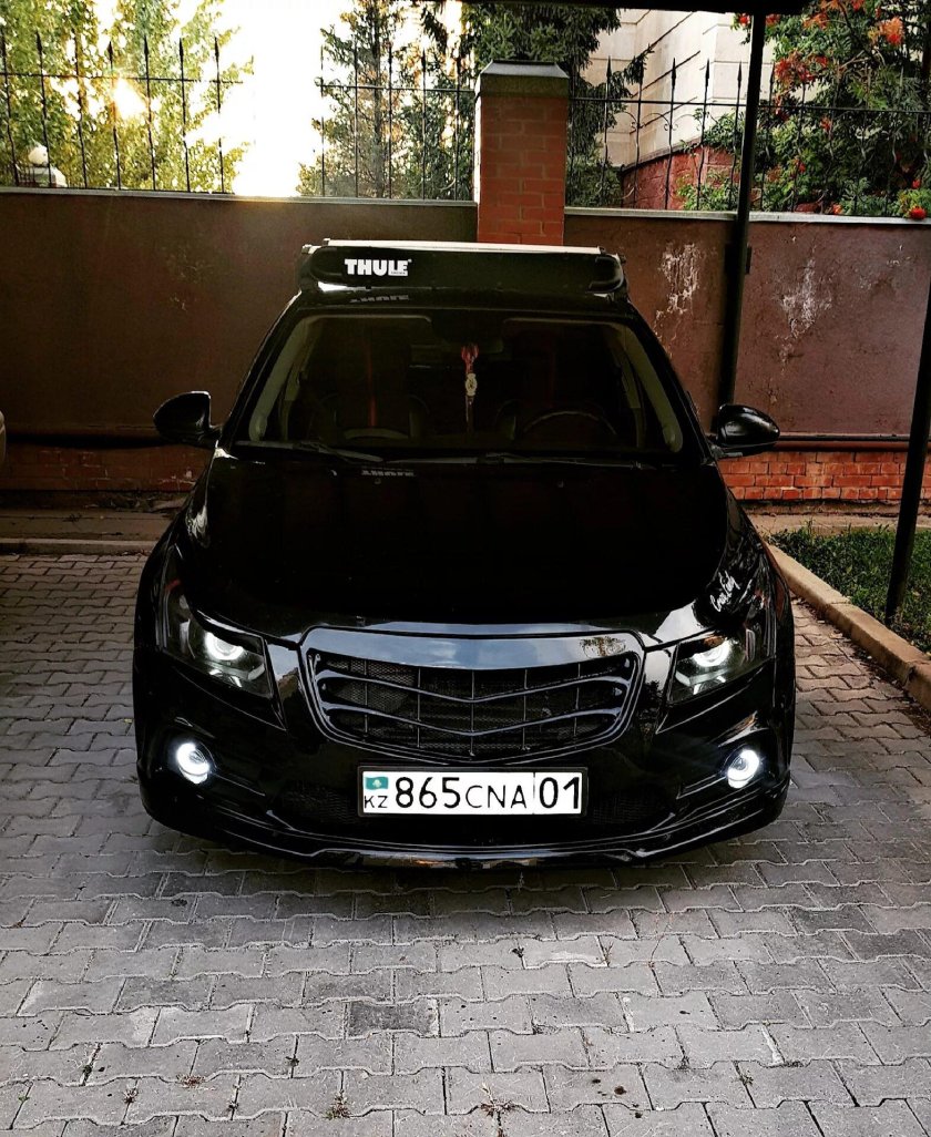 Шевроле Круз хэтчбек черный