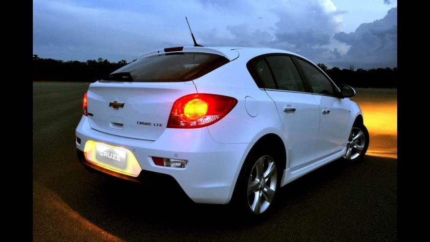 Шевроле Круз хэтчбек 2012