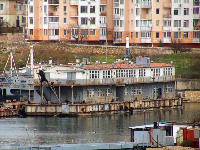 Рейдовая плавучая мастерская