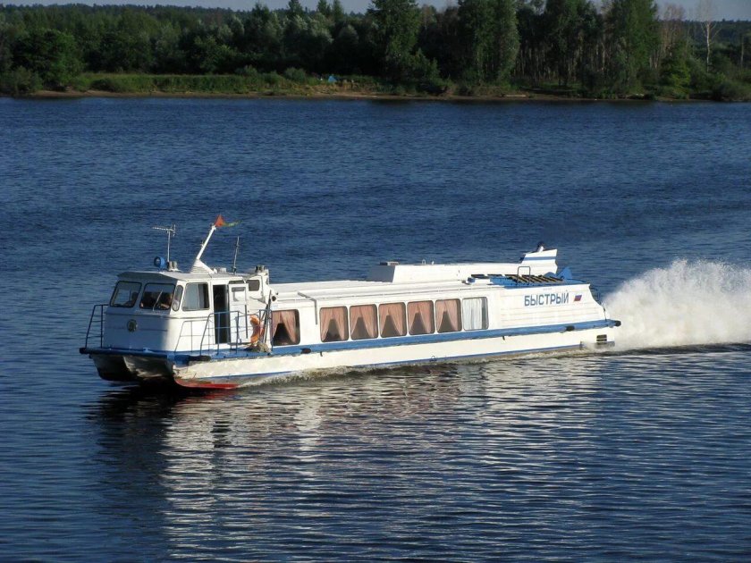 Теплоход Заря 946 проекта