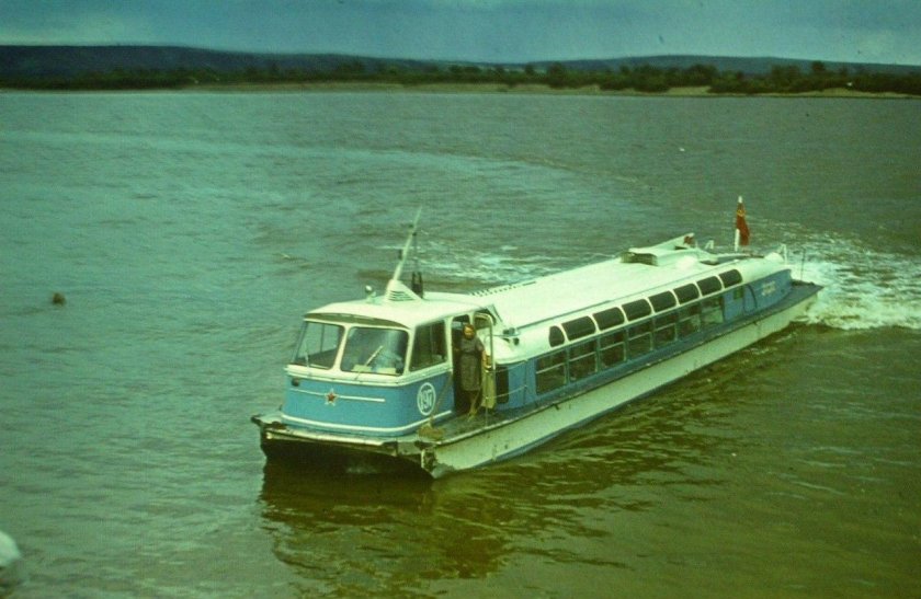 Речной катер Заря