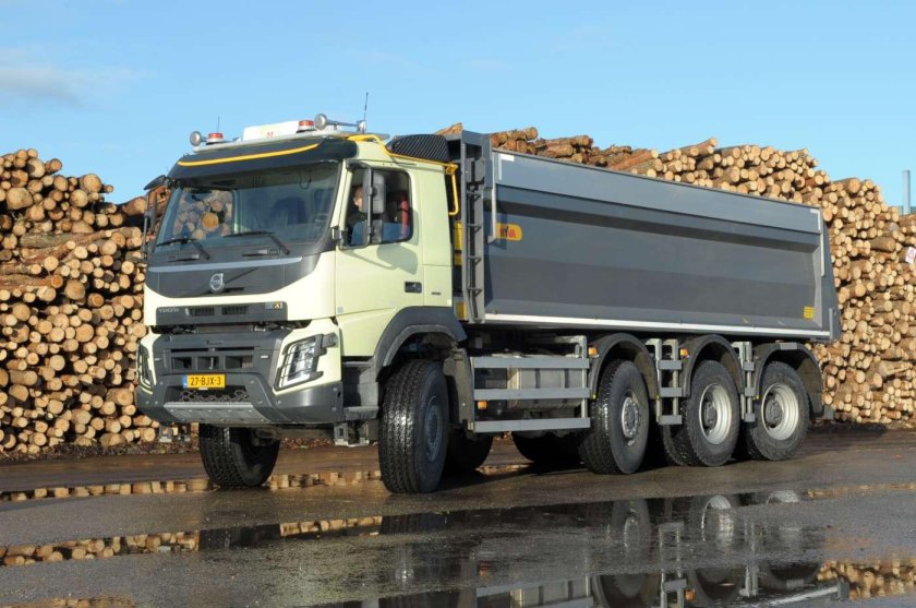 Volvo FMX 8x8