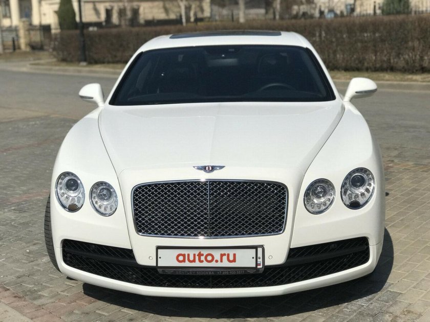 Бентли белый седан 2009г