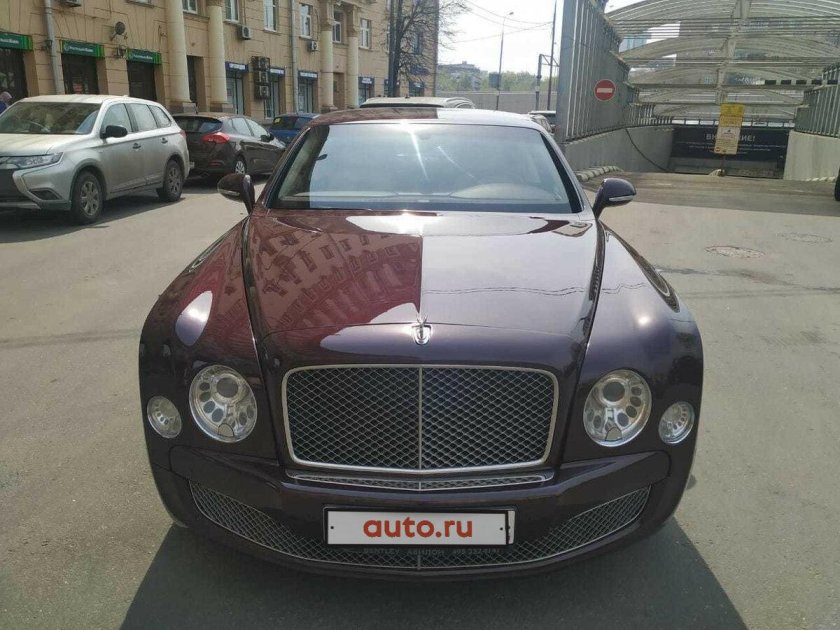 Машина похожая на Бентли