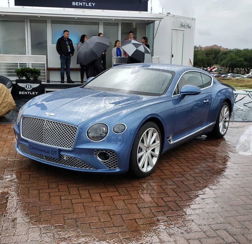 Бентли Континенталь голубая