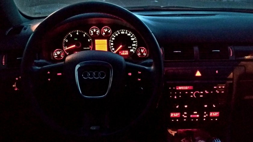 Audi a4 b8 Пересвет салона