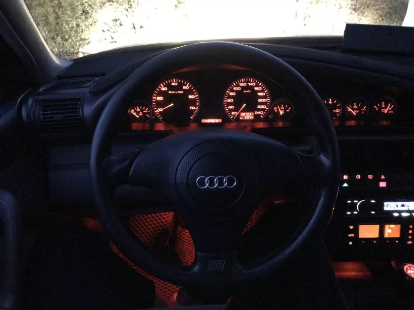Audi 100 c4 салон ночью