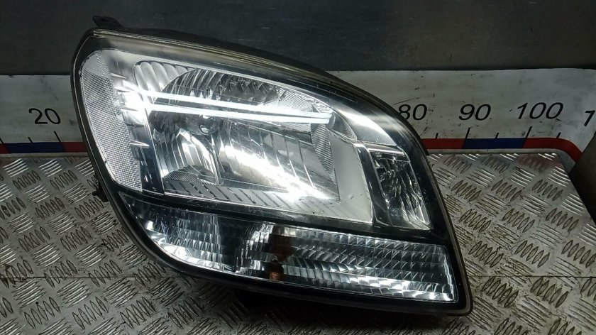 Фара переднего левого