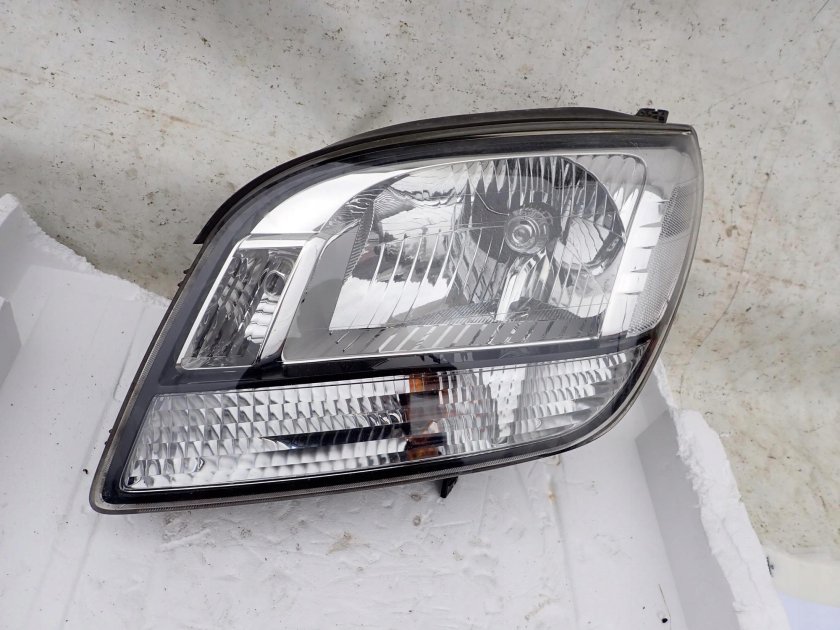 Фара правое