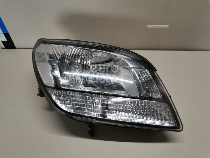 General Motors фара правая
