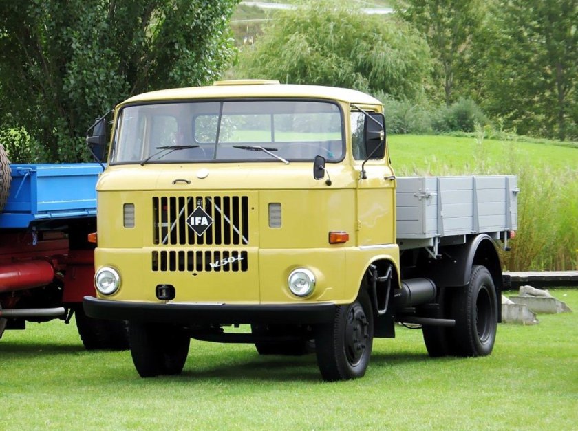 Автомобиль IFA w50