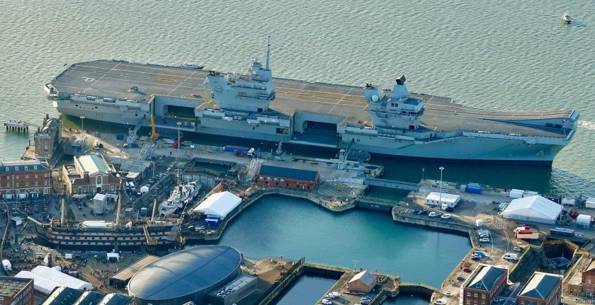 Британский авианосец «принц Уэльский»