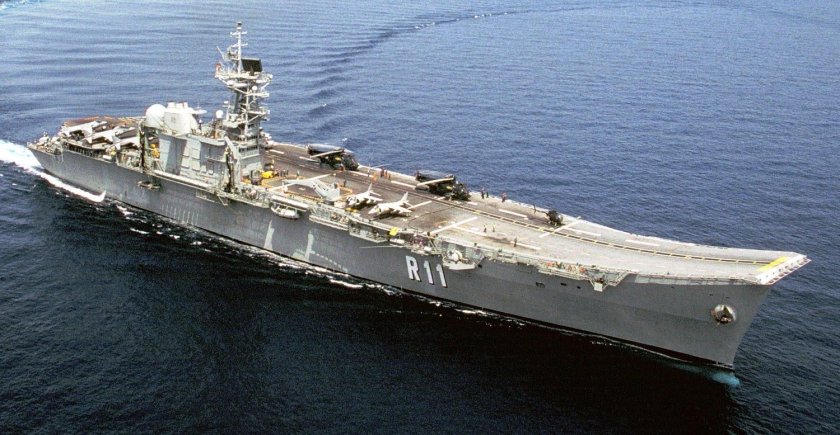 Корабль авианосец