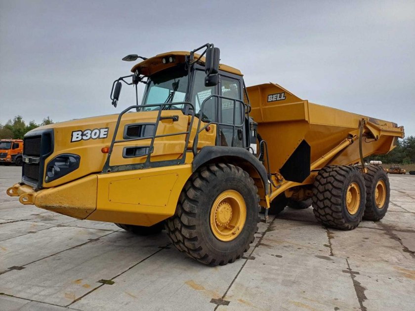 Сочленённый самосвал volvo