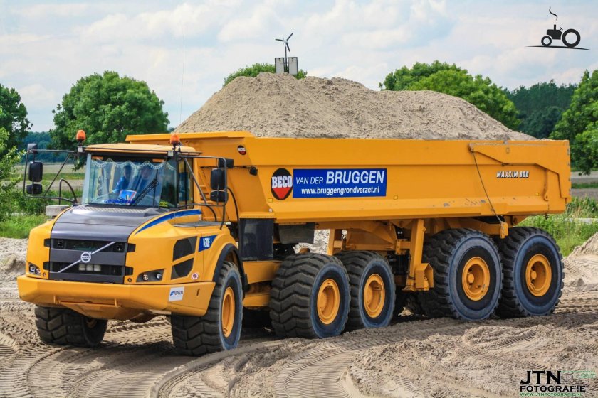 Самосвал Вольво а40