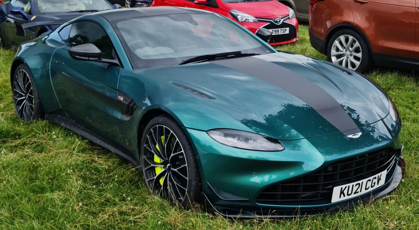 Aston Martin Vantage f1