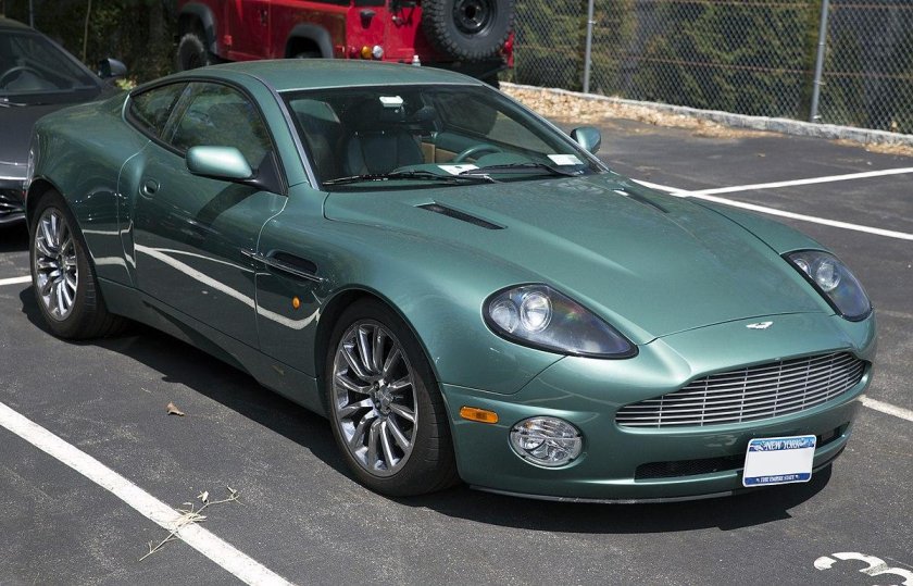 Астон Мартин 2002