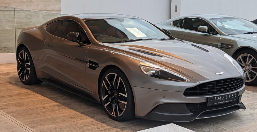 Aston Martin Vanquish 1