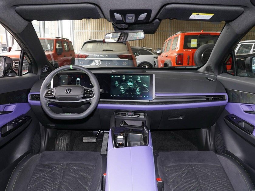 Чанган юни-т 2023 салон