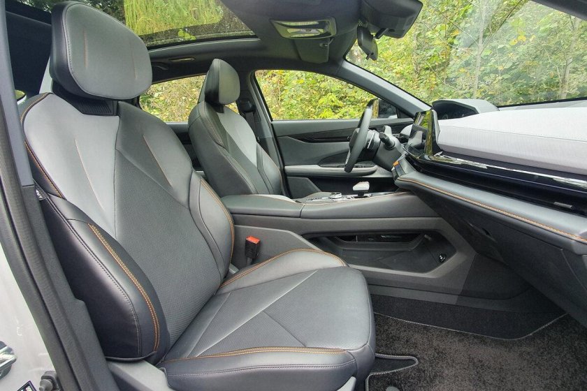 Чанган лифтбек Uni-v