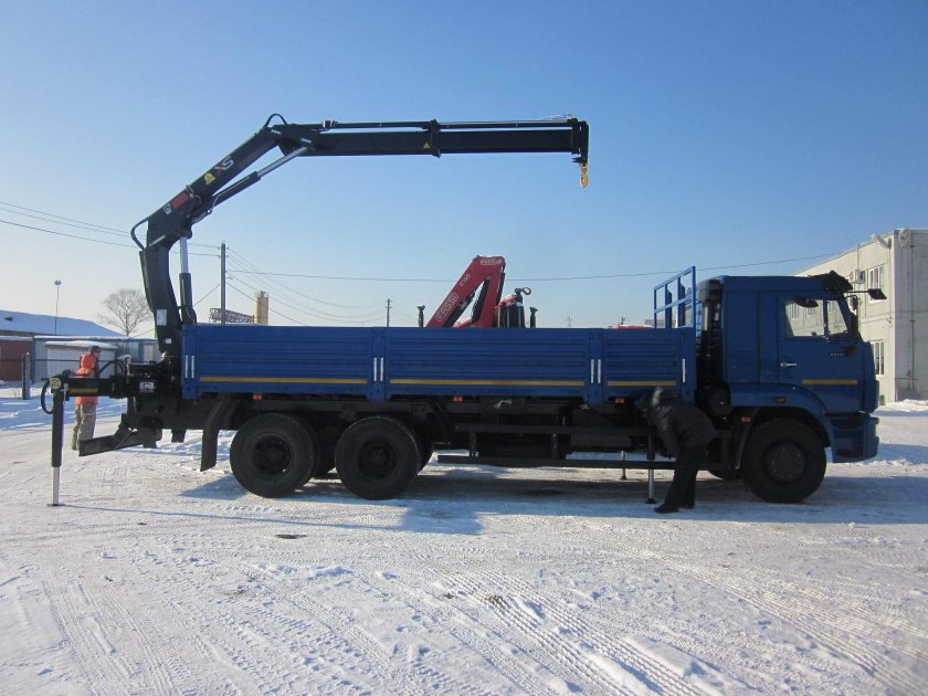КАМАЗ 65115 манипулятор сзади