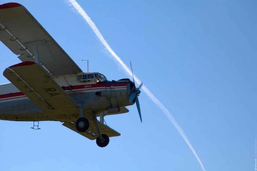 Самолёт АН-2 взлёт