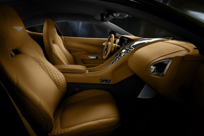 Автомобиль Астон Мартин салон