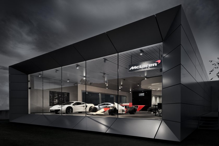 Интерьер автосалона