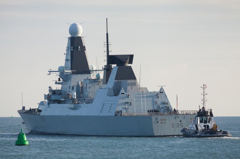 Корабль Дефендер ВМС Великобритании