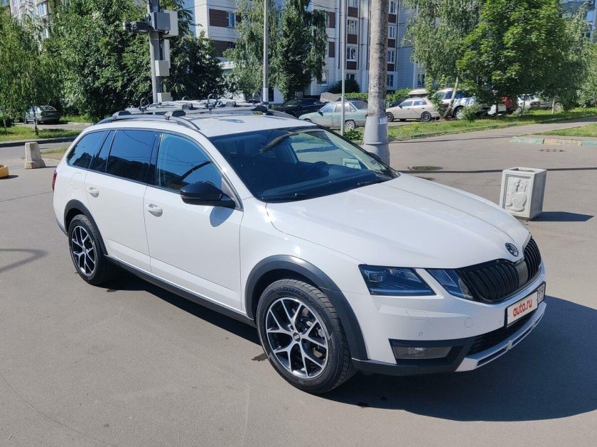 Октавия Скаут 2018 года белая