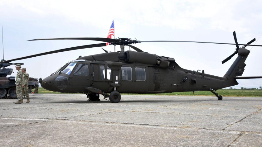 Вертолёт uh-60 Black Hawk