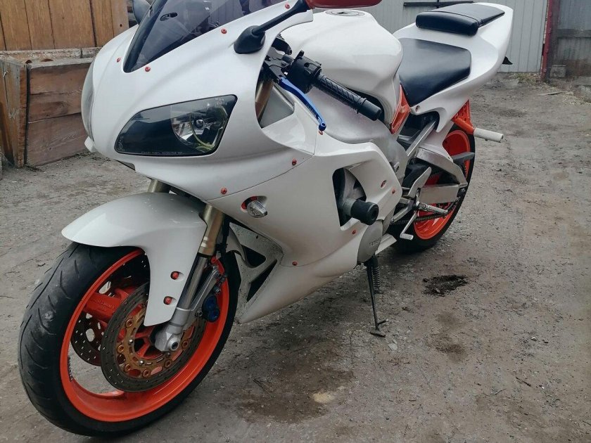 Honda cbr600rr 2007 white