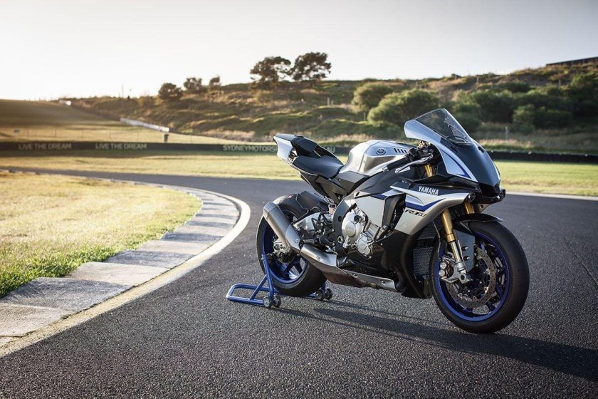 Yamaha YZF-r1 мотоцикл