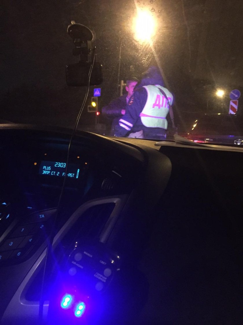 Машина ДПС ночью