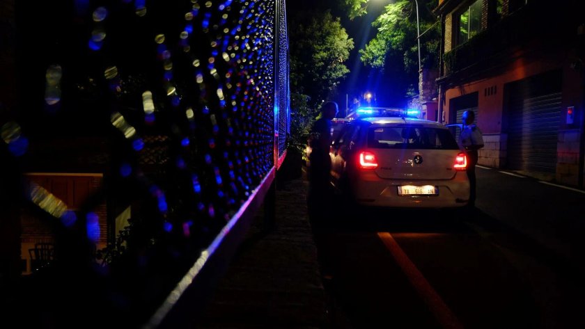 Полиция ночью с мигалками