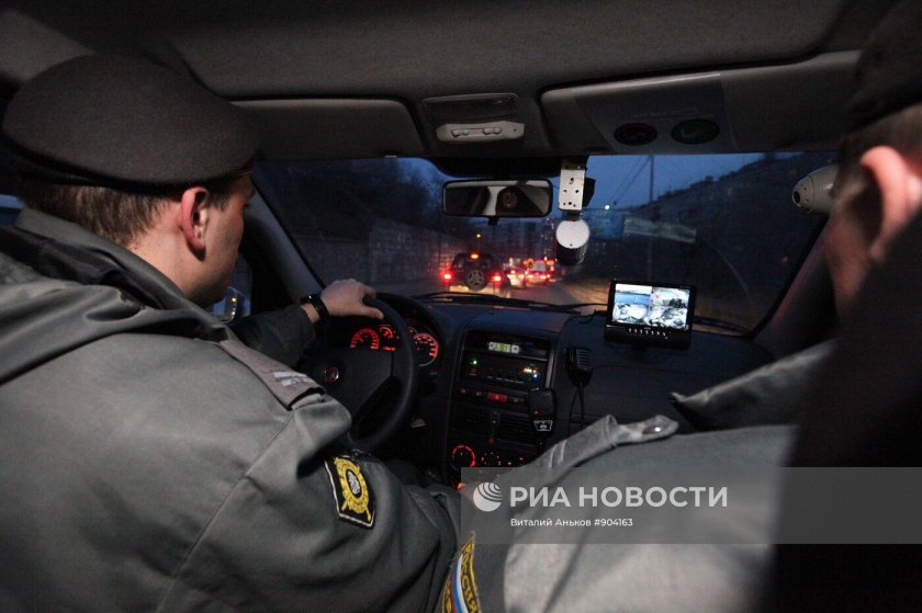 Полицейская машина внутри