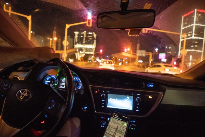 Вид из машины ночью