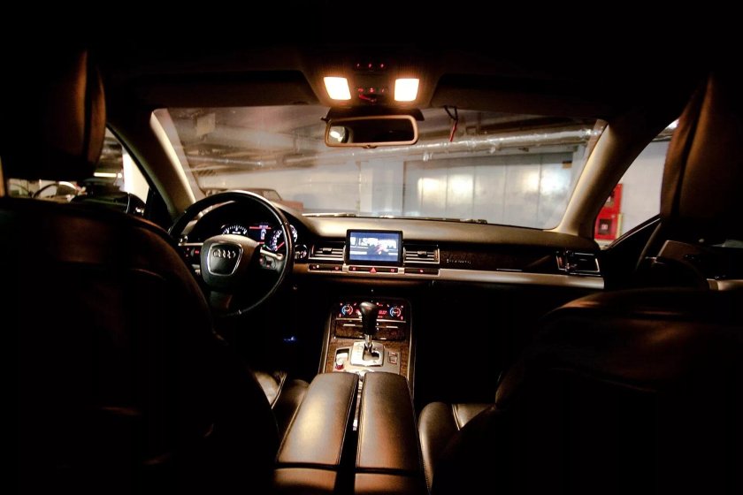Ауди а8 салон ночью
