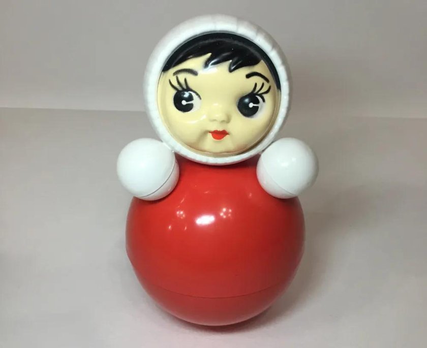 Поделка неваляшка