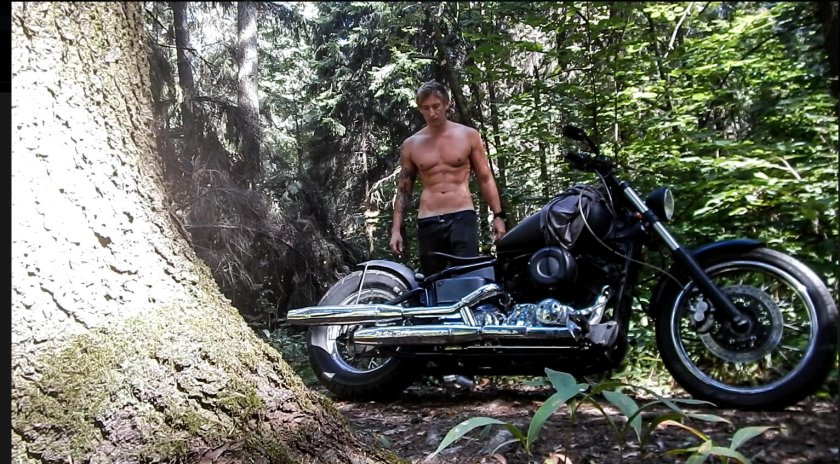 Мужчина на мотоцикле