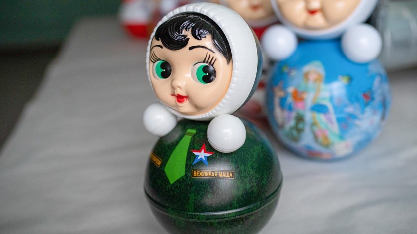 Кукла неваляшка