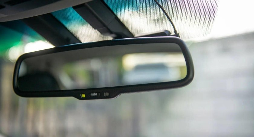 Зеркало заднего вида
