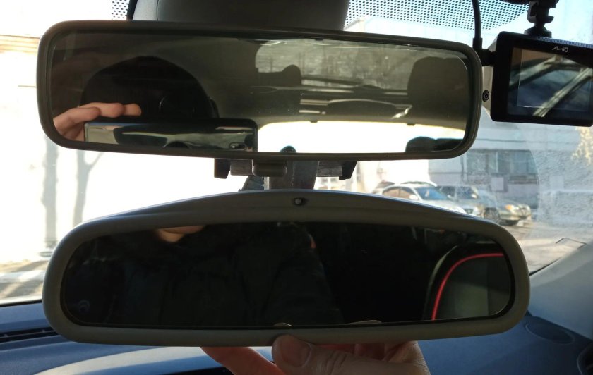 Салонное зеркало заднего вида