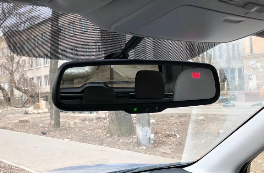 Зеркало с автозатемнением в Subaru