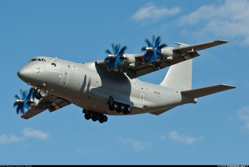 АН-70 военно-транспортный самолёт