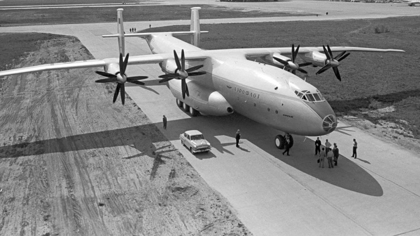 Самолёт ан 22 антей