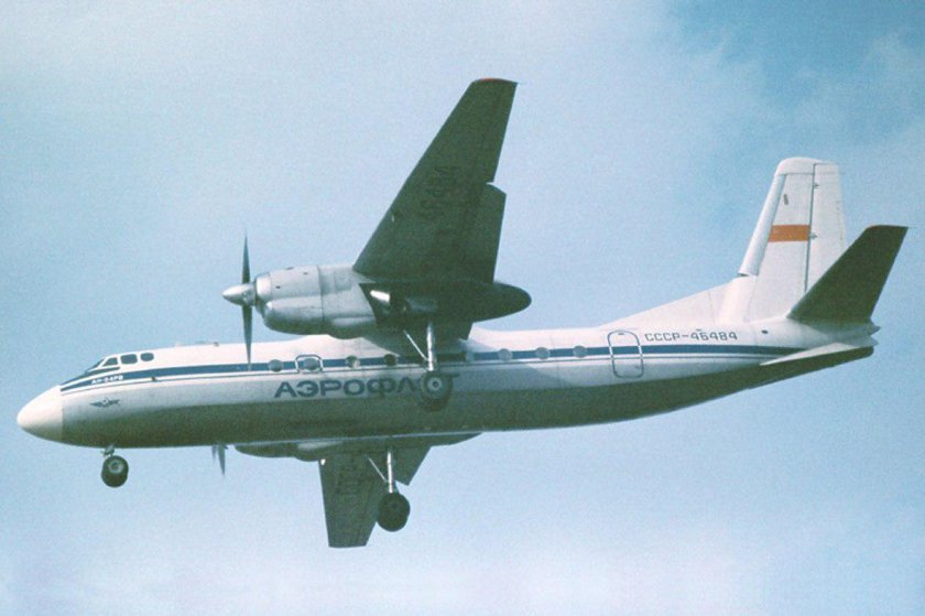 АН-24 пассажирский самолёт